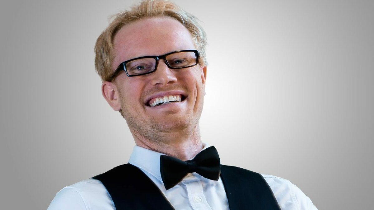 Henrik Morken Nielsen som skult servitør - aktivitet på Losby Gods