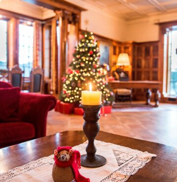Julestemning i biblioteket på Losby Gods