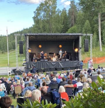 Konsert i godshagen på Losby Gods